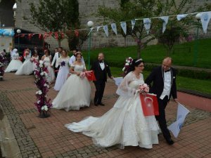 22 Çiftin Nikâhı Aynı Günde Kıyıldı
