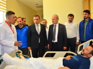 Bakan Yaralıları Ziyaret Etti