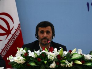 Ahmedinejad’dan Ruhani’ye İstifa Çağrısı