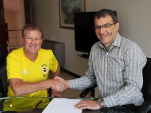Fenerbahçe’de Erwin Koeman İmzayı Attı
