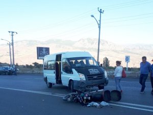 Giresun’da Motosiklet İle Minibüs Çarpıştı: 2 Yaralı