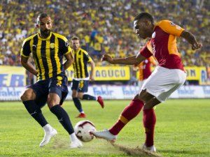 Galatasaray İlk Yarıyı 2-1 Önde Kapattı
