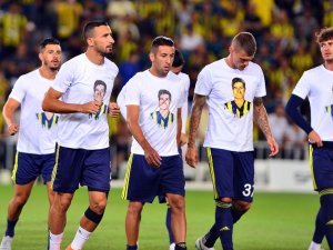 Fenerbahçe Isınmaya Pankart Ve Lefter Tişörtüyle Çıktı