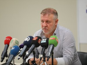 "Emre Gidecek Diye Bekliyoruz"