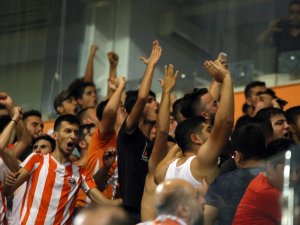 Adanaspor Başkanı İle Taraftarlar Arasında Gerginlik