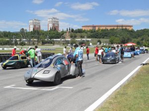 Tasarladıkları Elektrikli Araçlarıyla Kıyasıya Yarıştılar