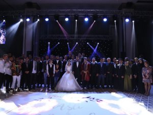 Mustafa Akbaş, Dünya Evine Girdi