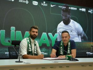 Atiker Konyaspor 3 Futbolcuyla Sözleşme Yeniledi