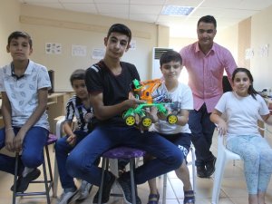 Sesli Komut İle Hareket Eden Robot Ürettiler