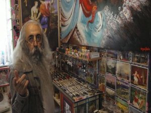 Zümrüdü Anka’yı Londra’dan Külliyeye Göndermek İstiyor