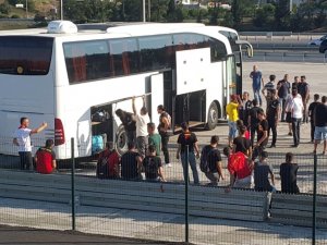 Göztepe Taraftarları Polis Eşliğinde Stada Gönderildi