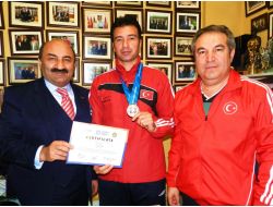 Dünya Şampiyonu Sararspor'da
