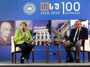 Merkel Gürcistan’ın Ab’ye Katılımını Destekliyor