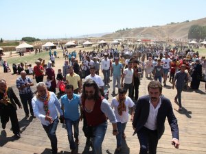 Diriliş Ertuğrul Oyuncularına Yoğun İlgi