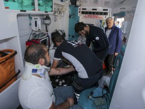 Makam Aracını Durdurarak Yaralıların Durumunu Sordu