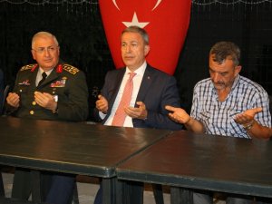 Bakan Akar Ve Orgeneral Güler’den Şehit Ailesine Taziye Ziyareti