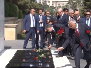 Yıldırım Azerbaycan Ve Türk Şehitliklerini Ziyaret Etti