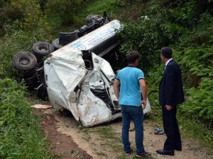 Tanker Uçuruma Yuvarlandı, Sürücünün Burnu Bile Kanamadı