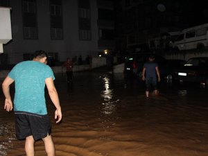 Trabzon’da Şiddetli Yağış Sele Neden Oldu
