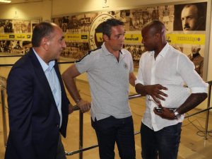 Fenerbahçe’de Futbolcuları Ali Koç Karşıladı