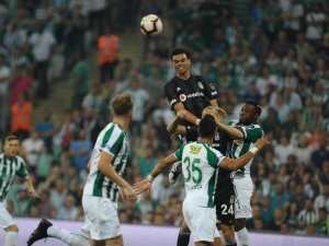 Dev Maçta 30 Dakika Golsüz Geçildi