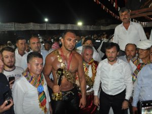 Altın Kiraz’ın Başpehlivanı Ali Gürbüz Oldu