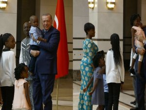 Büyükelçinin Çocuklarını Böyle Sevdi
