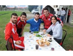 Futbolculara Hamsi Partisi