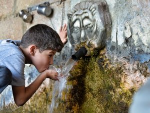 Bu Çeşmenin Hikayesi De Suyu Da Çok Güzel