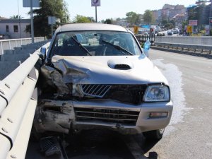 Direksiyon Başında Kalp Krizi Geçiren Sürücü Kaza Yaptı