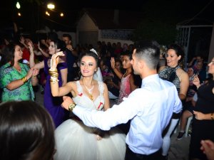 Gelin Ve Damadı İtfaiye Ekibi Serinletti