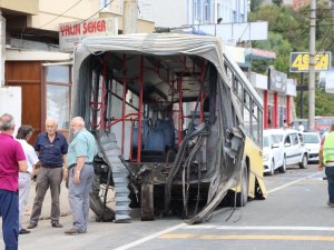 Körüklü Belediye Otobüsü Ortadan İkiye Ayrıldı: 3 Yaralı