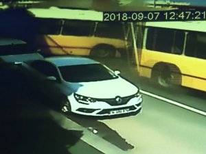 Otobüs Böyle İkiye Bölündü
