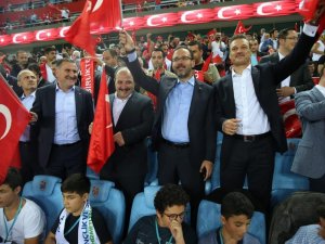 Bakanlar Taraftarlarla Birlikte Maçı İzlediler