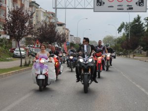 10 Ülke Geçip Türkiye’de Evlendiler