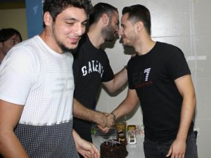 Musa Nizam İçin Pasta Kesildi