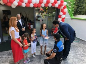 Polislerden Okulla Tanışan Öğrencilere Hediye