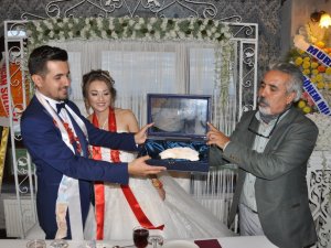 Oğluna 10 Milyon Yıllık Yengeç Fosili Hediye Etti