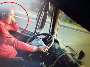 Direksiyon Başında Uyuyan Sürücü Böyle Kaza Yaptı