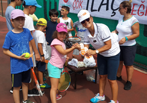 Rize'de Tenis Kortunda “Akılcı İlaç Kullanımı” Etkinliği Düzenlendi