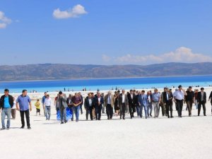 Bakanlık Yetkilileri Salda Gölü’nde İncelemelerde Bulundu