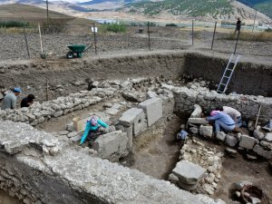 Toprağın 50 Santimetre Altından 2 Bin Yıllık Tarih Çıktı