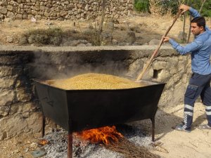 Gercüş’te ‘Bulgur Kaynatma’ Geleneği Sürüyor