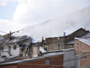 Gümüşhane’de Ev Yangını: 3 Evde Maddi Hasar Oluştu