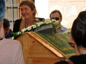 Ünlü Senariste Veda
