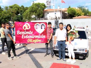 Otomobil Tutkunu Gençten İlginç Evlilik Teklifi