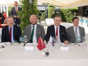 Dev Mücadele Öncesi Yemekte Buluştular
