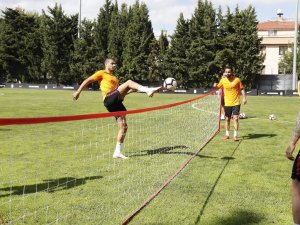Galatasaray Ayak Tenisi Oynadı