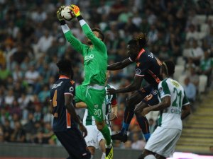 İlk Yarı Sesiz Bitti