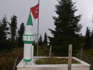 ’Ezanlar Dinmez, Bu Bayrak İnmez" Diyen Birileri Var